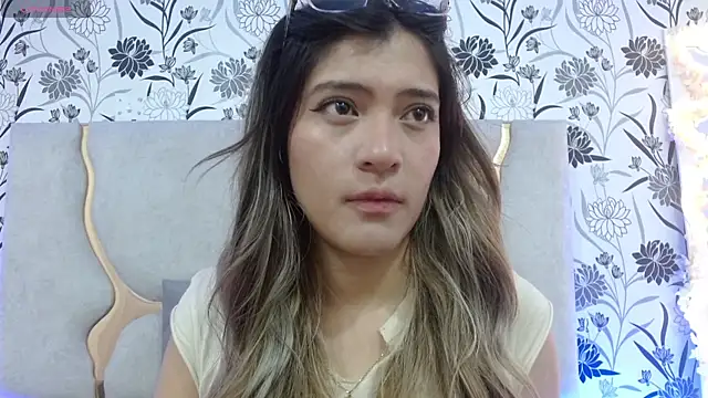 Snapshot of Hanaa_tay chatting on 10.09.25 Hanaa tay online show from 10.09.25