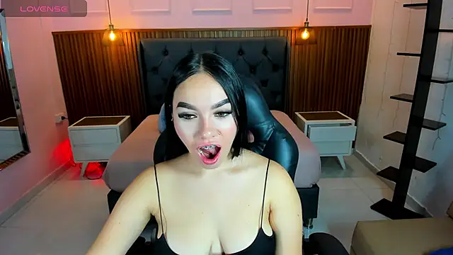 MOLLYSPENCER1 online show from 05.27.26