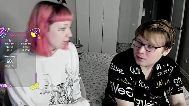 Snapshot of Couple_Molly chatting on 10.15.25 Couple Molly online show from 10.15.25