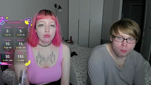 Snapshot of Couple_Molly chatting on 10.16.25 Couple Molly online show from 10.16.25