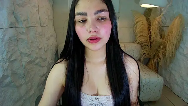 Snapshot of luna__r chatting on 10.25.25 luna  r online show from 10.25.25