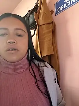 Snapshot of -Mia1 chatting on 09.24.25 -Mia1 online show from 09.24.25