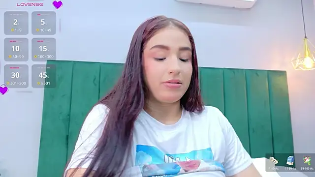 Snapshot of Ashley_Evans22 chatting on 05.19.26 Ashley Evans22 online show from 05.19.26