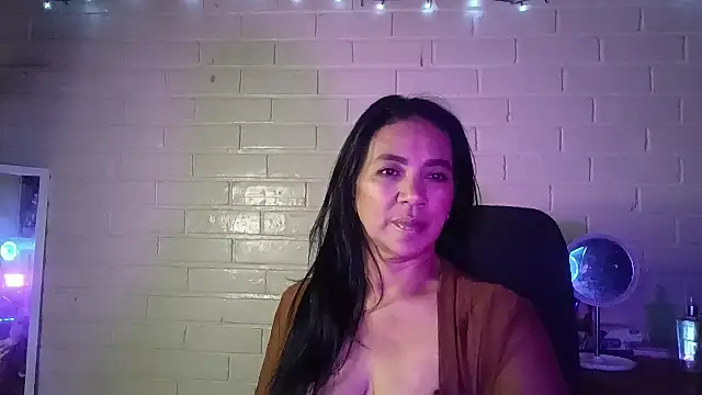 Snapshot of MiiaVelasquez chatting on 07.25.26 MiiaVelasquez online show from 07.25.26