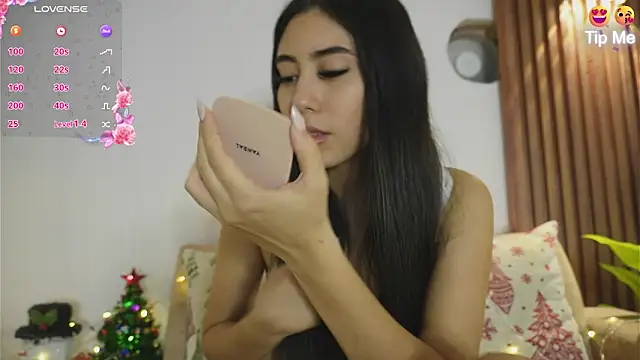 Roxybeautyy online show from 11.15.25