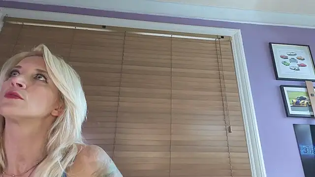 Snapshot of SereneXX chatting on 06.17.26 SereneXX online show from 06.17.26