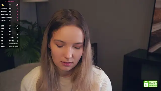 Snapshot of HongTomczak chatting on 10.28.25 HongTomczak online show from 10.28.25