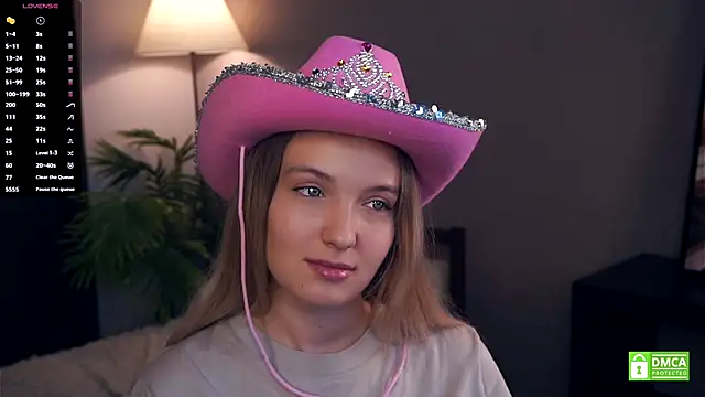 Snapshot of HongTomczak chatting on 10.30.25 HongTomczak online show from 10.30.25