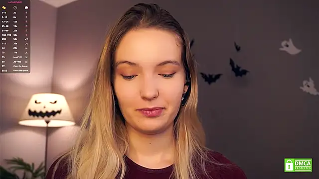 Snapshot of HongTomczak chatting on 10.31.25 HongTomczak online show from 10.31.25