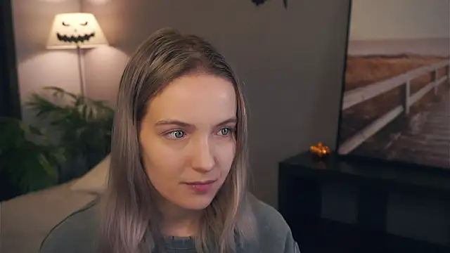 Snapshot of HongTomczak chatting on 11.13.25 HongTomczak online show from 11.13.25