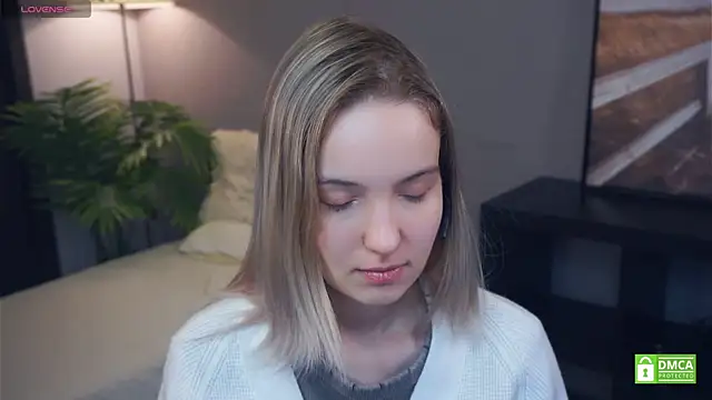 Snapshot of HongTomczak chatting on 11.28.25 HongTomczak online show from 11.28.25