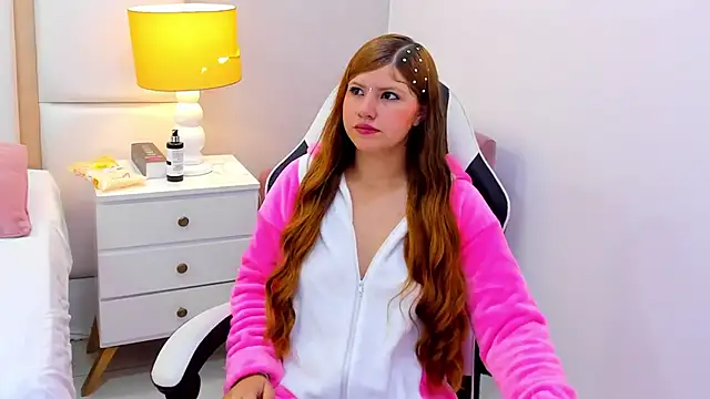 Snapshot of EimmyJones chatting on 10.25.25 EimmyJones online show from 10.25.25