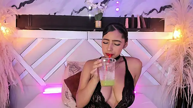 Zoe-Johnson  online show from 05.05.26