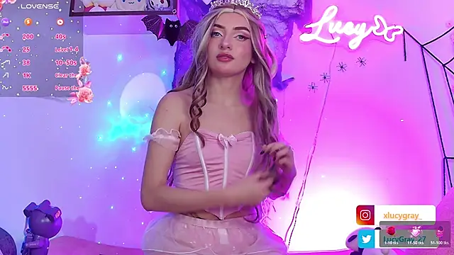 Snapshot of LucyGray chatting on 10.31.25 LucyGray online show from 10.31.25