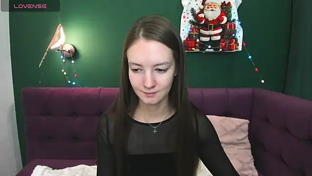 Snapshot of LoraSunnyy chatting on 12.16.25 LoraSunnyy online show from 12.16.25
