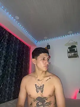 Snapshot of Alejandro_BigCock22 chatting on 09.15.25 Alejandro BigCock22 online show from 09.15.25