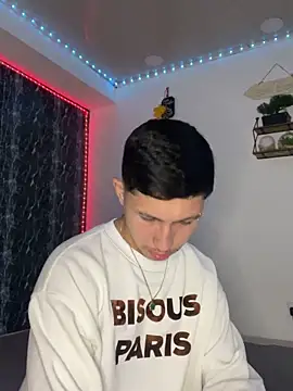 Snapshot of Alejandro_BigCock22 chatting on 09.17.25 Alejandro BigCock22 online show from 09.17.25