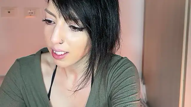 Snapshot of flowermadness chatting on 03.11.26 flowermadness online show from 03.11.26