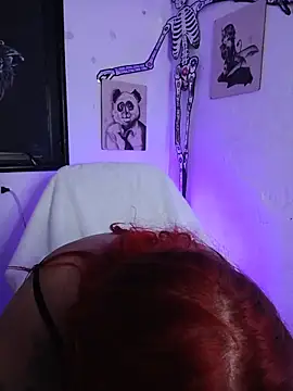 Snapshot of Bathory_Mia666 chatting on 12.19.25 Bathory Mia666 online show from 12.19.25