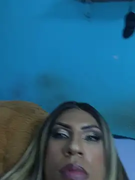 Snapshot of gataloiraa chatting on 10.03.25 gataloiraa online show from 10.03.25