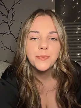 Snapshot of ItsLxsa chatting on 09.28.25 ItsLxsa online show from 09.28.25