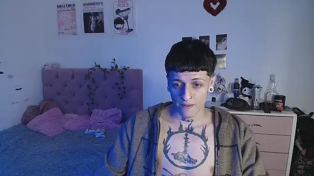 Snapshot of 2cyboy_ chatting on 09.11.25 2cyboy online show from 09.11.25