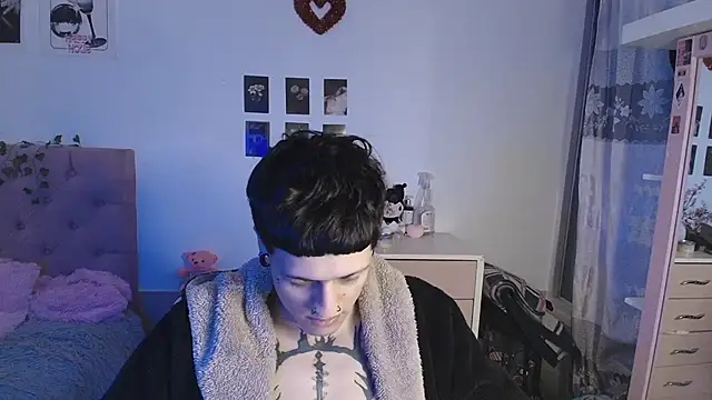 Snapshot of 2cyboy_ chatting on 09.24.25 2cyboy online show from 09.24.25