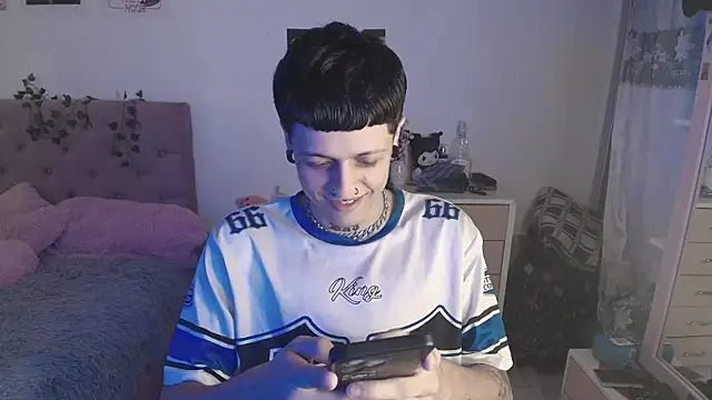 Snapshot of 2cyboy_ chatting on 09.27.25 2cyboy online show from 09.27.25