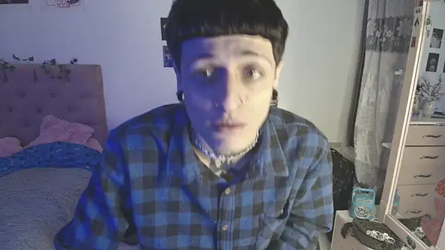 Snapshot of 2cyboy_ chatting on 10.15.25 2cyboy online show from 10.15.25