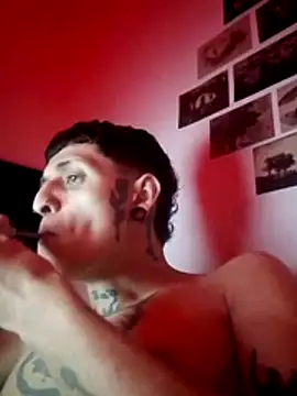 Snapshot of 2cyboy_ chatting on 11.05.25 2cyboy online show from 11.05.25