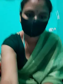 Snapshot of DivyaBhabhi69@xh chatting on 11.11.25 DivyaBhabhi69xh online show from 11.11.25