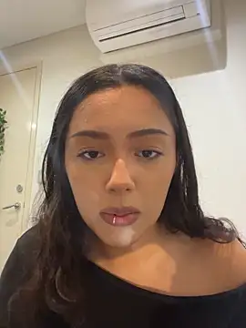 chloerossi18 online show from 12.20.25