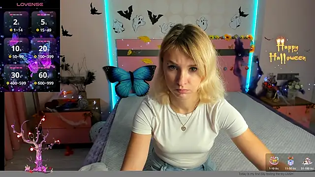 Snapshot of MeryMidnight chatting on 10.27.25 MeryMidnight online show from 10.27.25