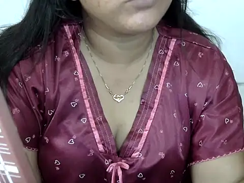 Snapshot of Mon-Luv chatting on 04.10.26 Mon-Luv online show from 04.10.26