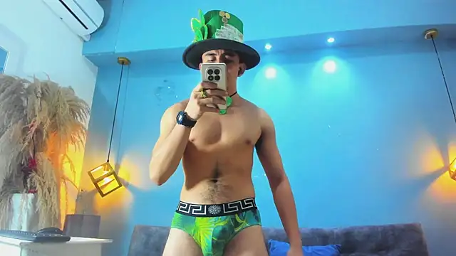 Snapshot of Eross_Santy chatting on 03.16.26 Eross Santy online show from 03.16.26