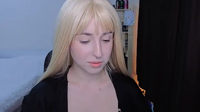 Snapshot of YukiMisa chatting on 09.23.25 YukiMisa online show from 09.23.25