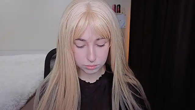 Snapshot of YukiMisa chatting on 09.24.25 YukiMisa online show from 09.24.25