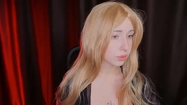 Snapshot of YukiMisa chatting on 10.29.25 YukiMisa online show from 10.29.25