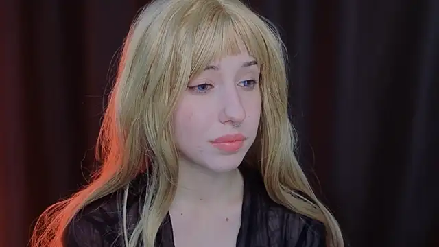 Snapshot of YukiMisa chatting on 11.21.25 YukiMisa online show from 11.21.25