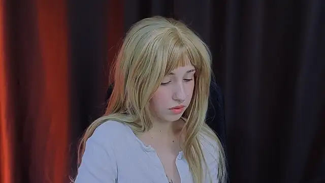 Snapshot of YukiMisa chatting on 11.22.25 YukiMisa online show from 11.22.25