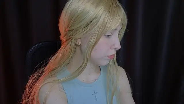 Snapshot of YukiMisa chatting on 11.28.25 YukiMisa online show from 11.28.25