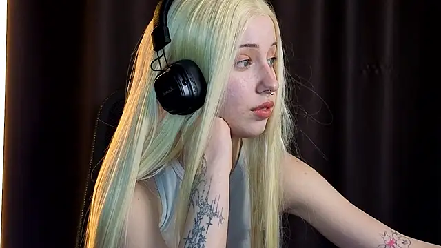 Snapshot of YukiMisa chatting on 01.07.26 YukiMisa online show from 01.07.26