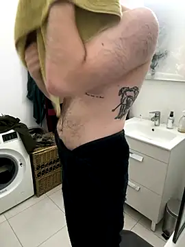 Snapshot of TomieSoichi chatting on 10.02.25 TomieSoichi online show from 10.02.25