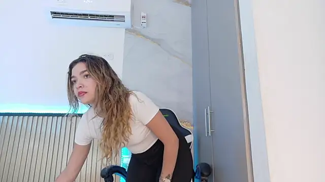 Sammy Lovee online show from 10.17.25