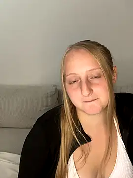 young hailey online show from 09.12.25