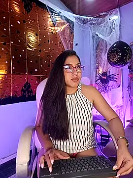 Karoline21 online show from 10.20.25