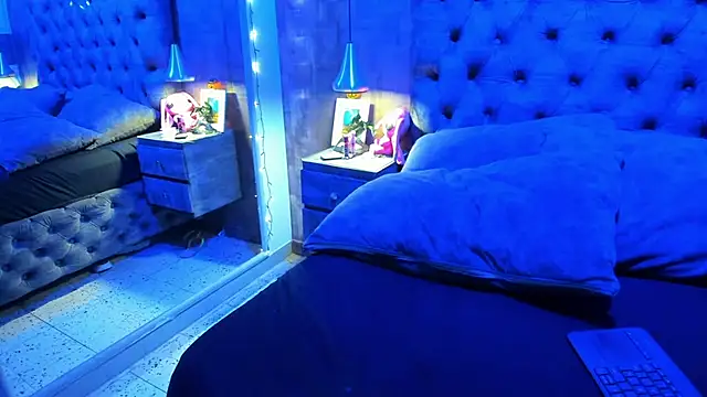 Snapshot of yiyisandoval chatting on 11.17.25 yiyisandoval online show from 11.17.25