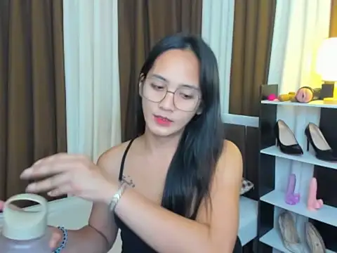 URHottestAngel online show from 09.15.25