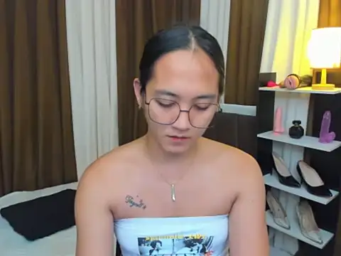 URHottestAngel online show from 10.10.25