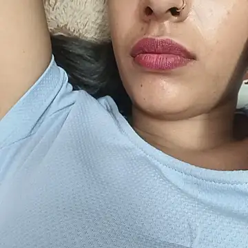 Snapshot of DesiSimran09 chatting on 10.31.25 DesiSimran09 online show from 10.31.25